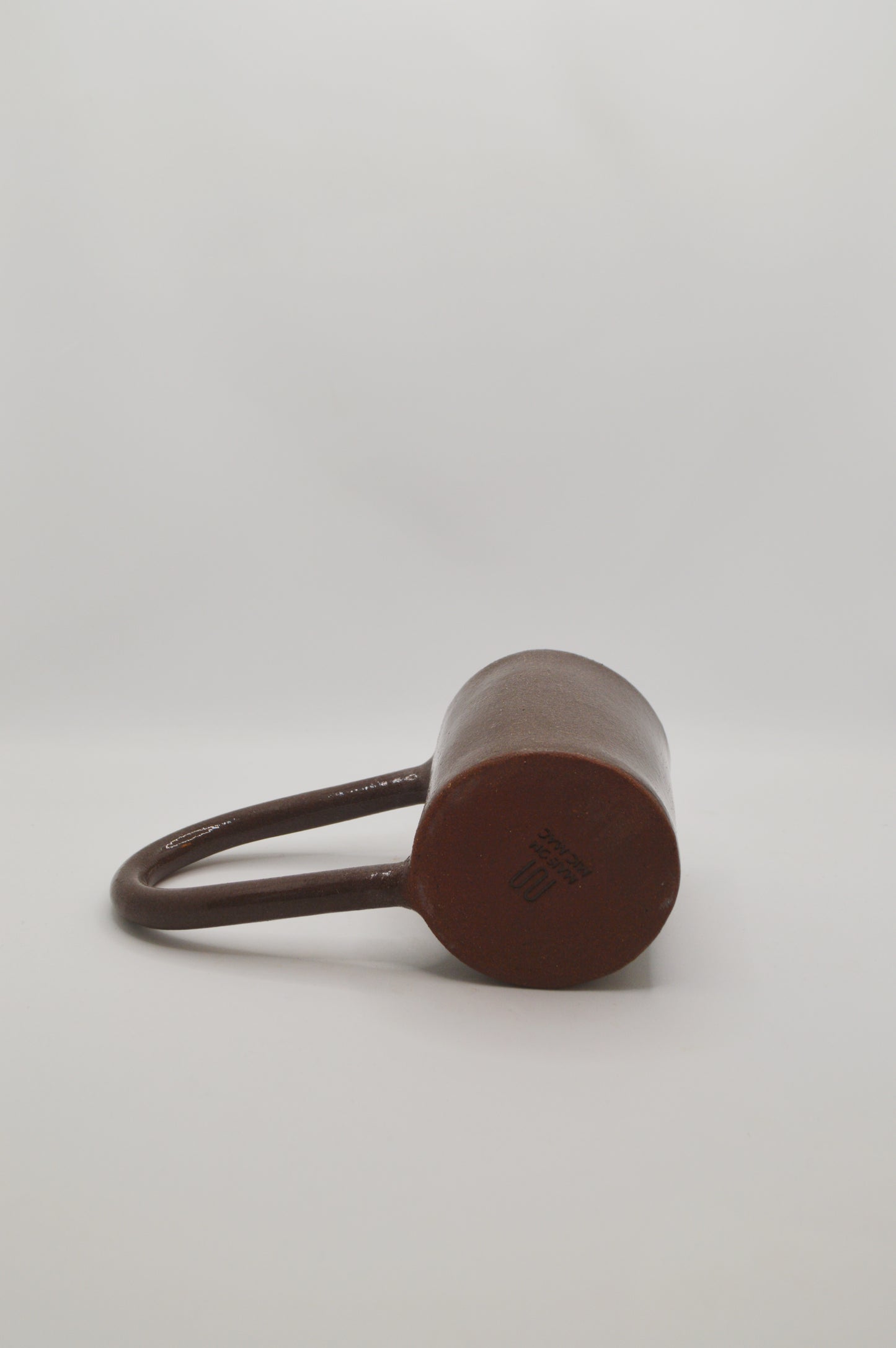 Mug anse longue brun