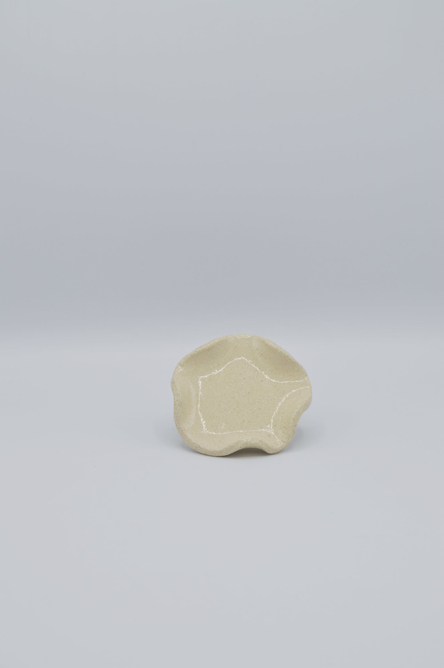 Mini assiette crème chamottée ondulée