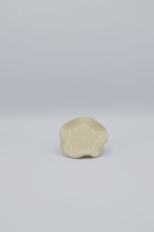 Mini assiette crème chamottée ondulée