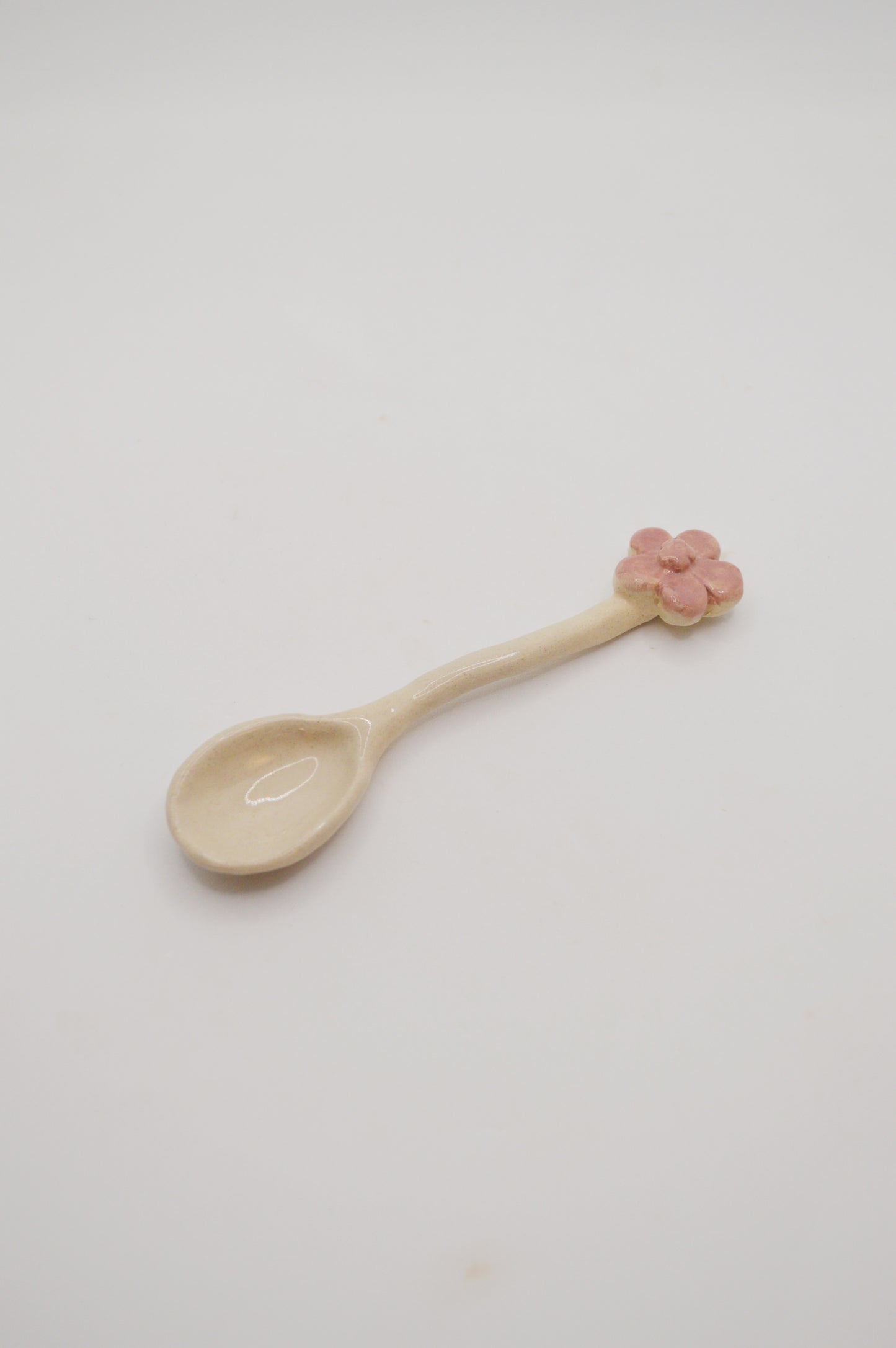 Cuillère crème fleur rose