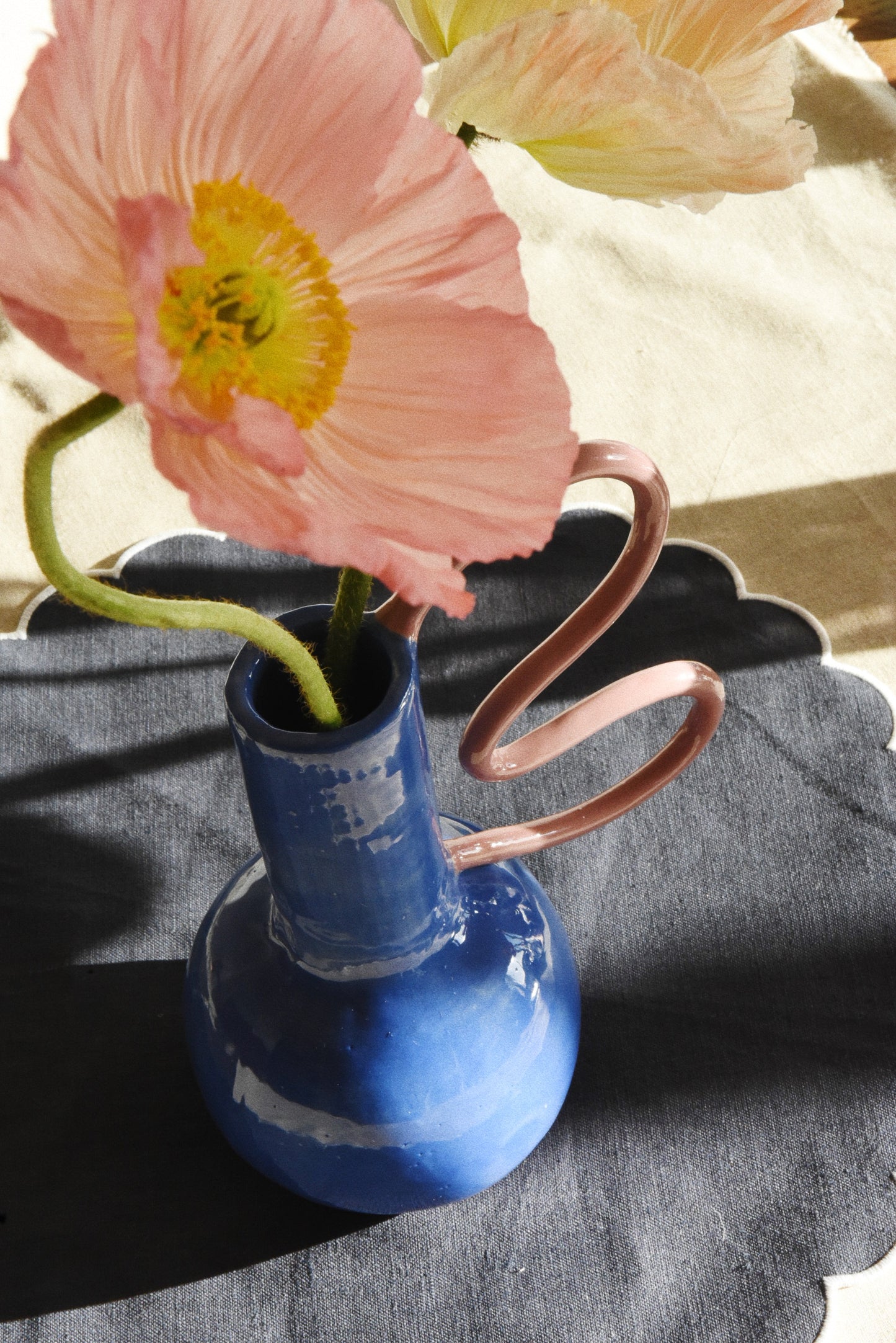 Vase papillon bleu et rose